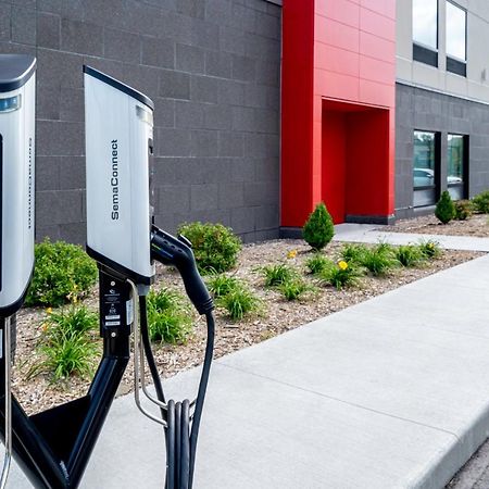 Avid Hotels Milwaukee West - Waukesha By Ihg Pewaukee Exterior foto